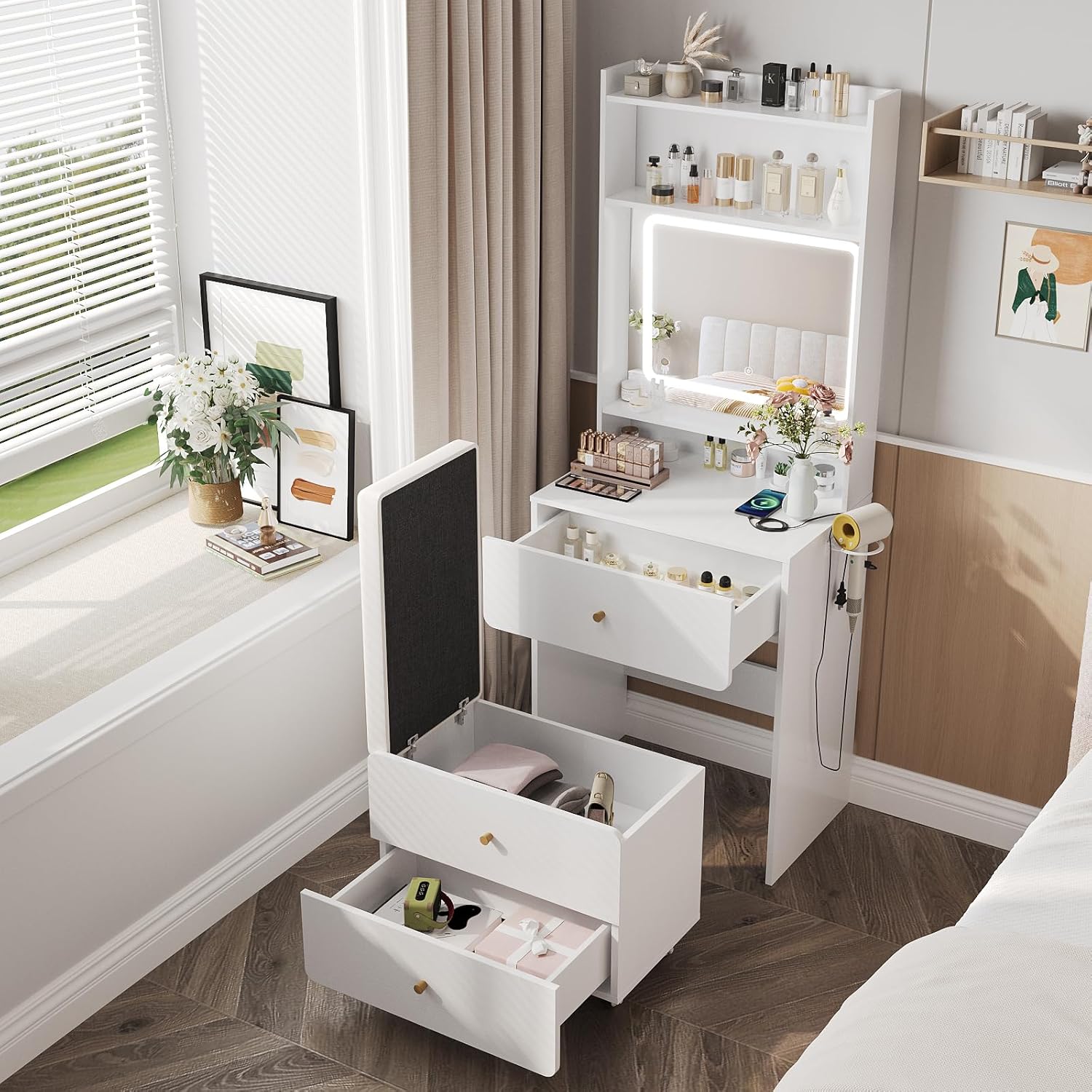 Desk Setup In Small Bedroom - طاولة مكياج مع مرآة وإضاءة، طاولة