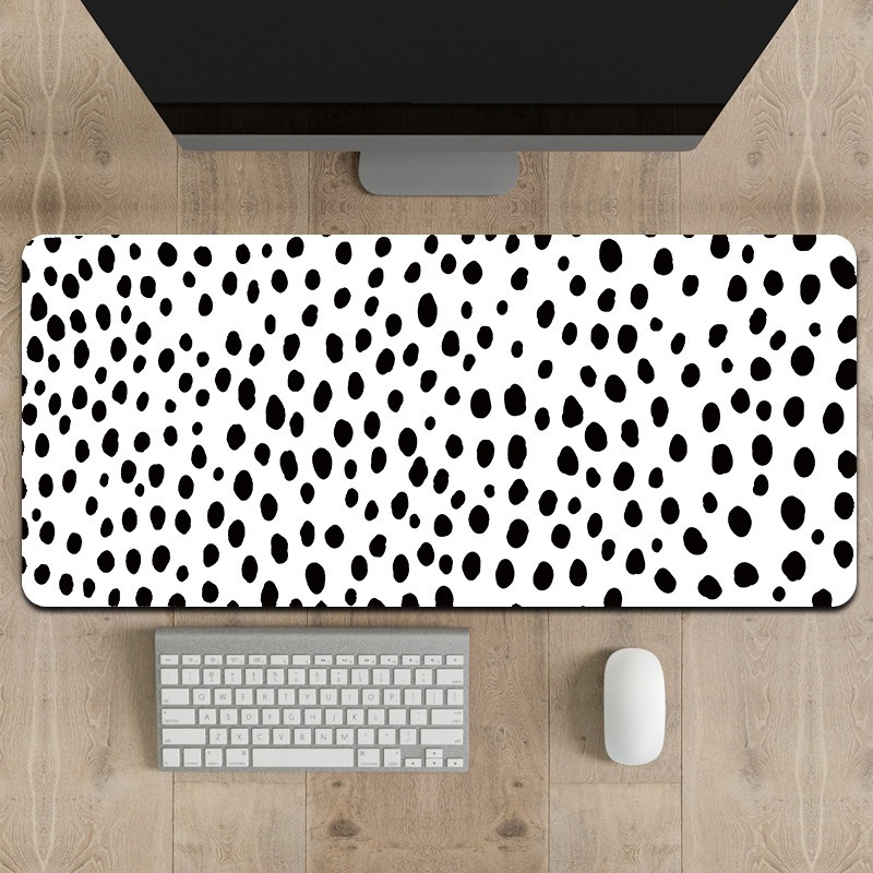 سجادة مكتب بتصميم تجريدي وردي  - مراجعة Y2K Desk Setup وسعره